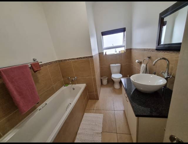 3 BEDROOM APARTMENT FOR SALE IN GREENSTONE HILL
